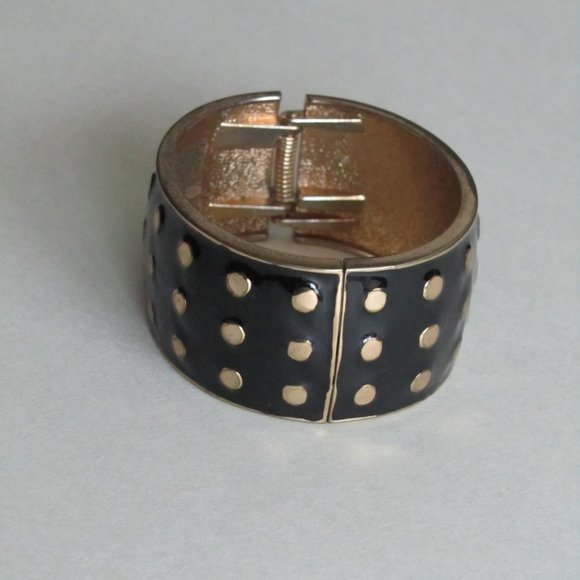 Vintage Black Enamel Gold Dot Metal Hinged Oval Bangle Fashion Jewelry Bracelet - Picture 6 of 9